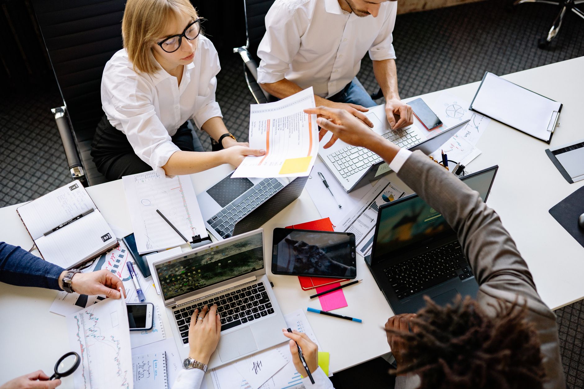 Acheteur digital : rôle, missions et responsabilités