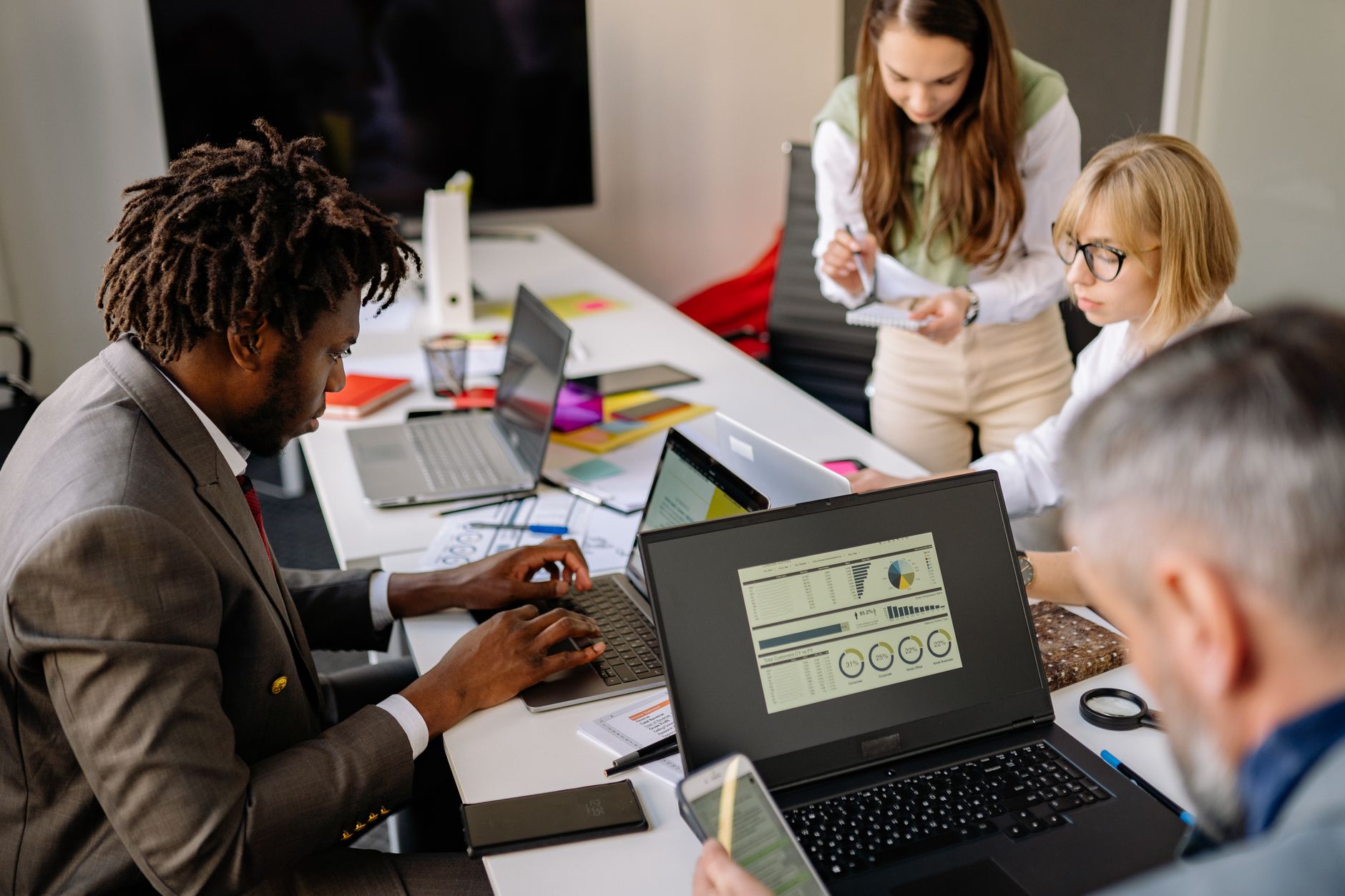Comparatif des meilleurs outils pour sourcer des CV
